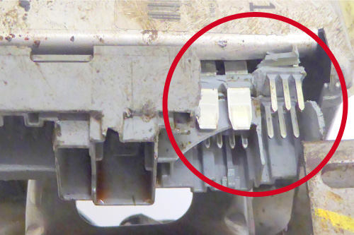 Elektrische Lenksäulen und EPS Lenkgetriebe mit einem defekten Steckkontakt
